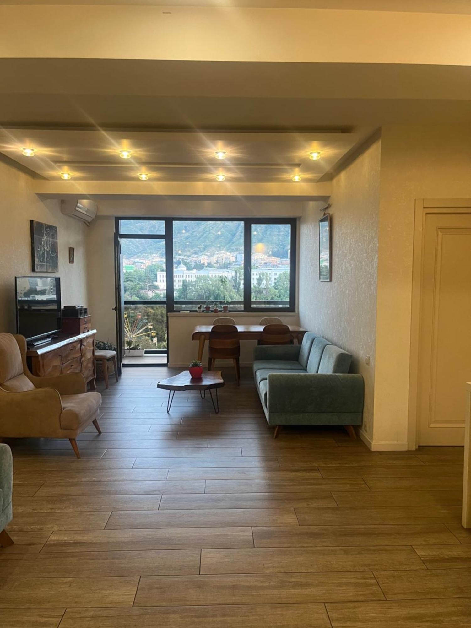 Panorama Khiliani Appartement Tbilisi Buitenkant foto