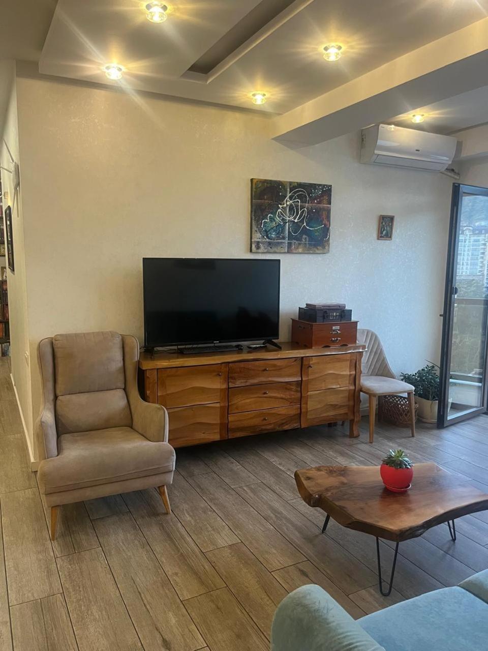 Panorama Khiliani Appartement Tbilisi Buitenkant foto