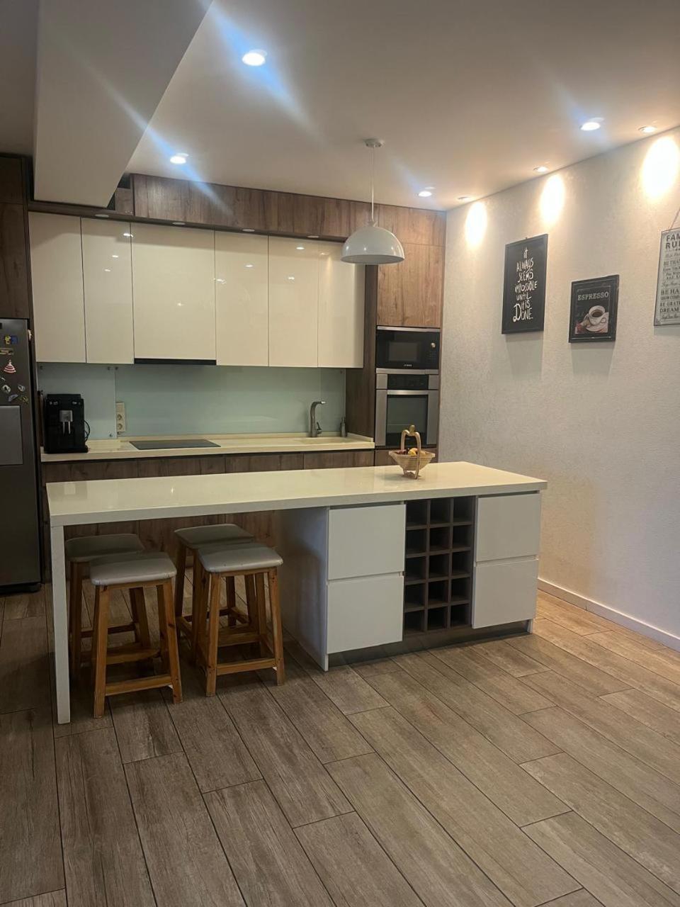 Panorama Khiliani Appartement Tbilisi Buitenkant foto