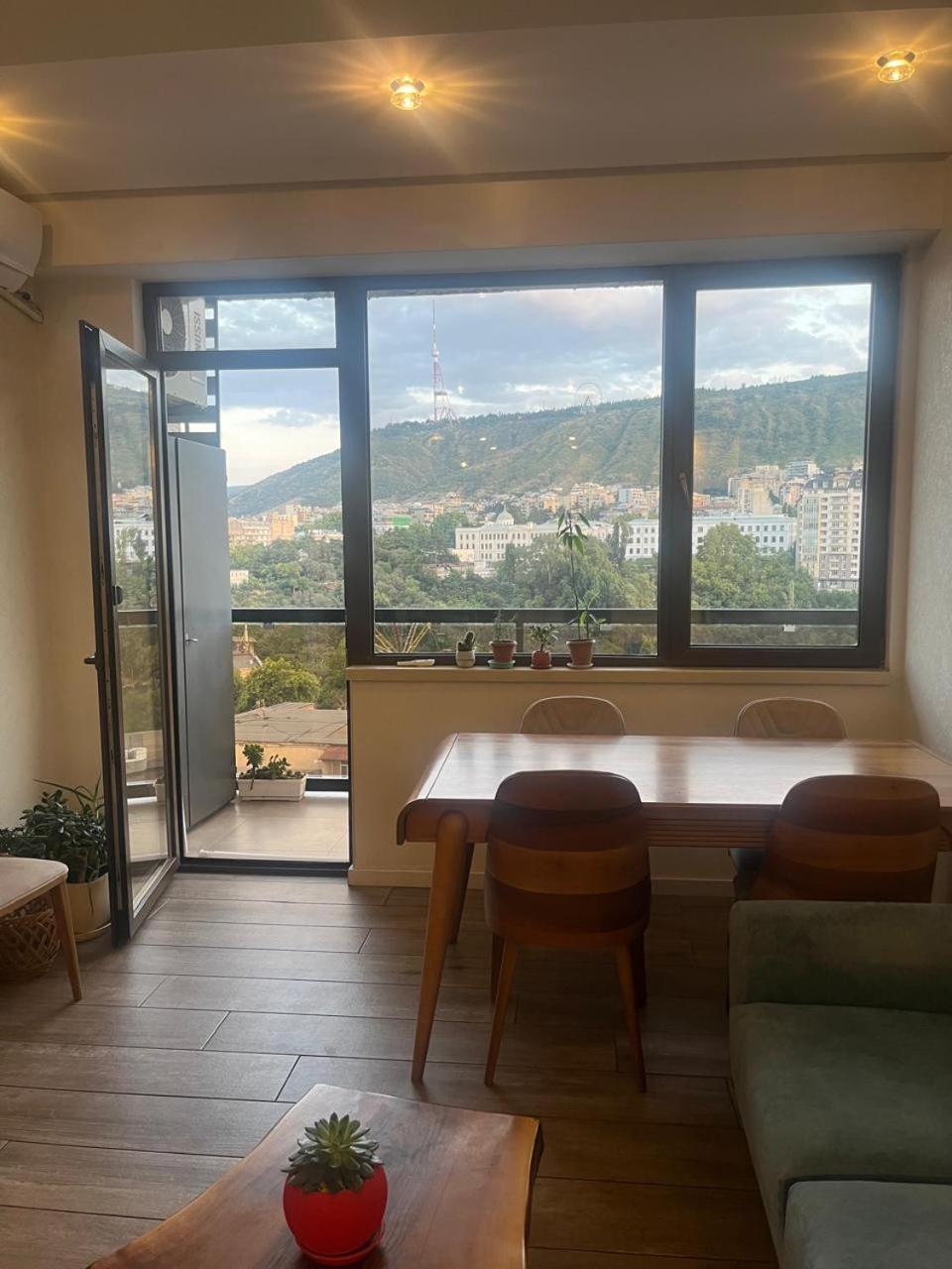 Panorama Khiliani Appartement Tbilisi Buitenkant foto