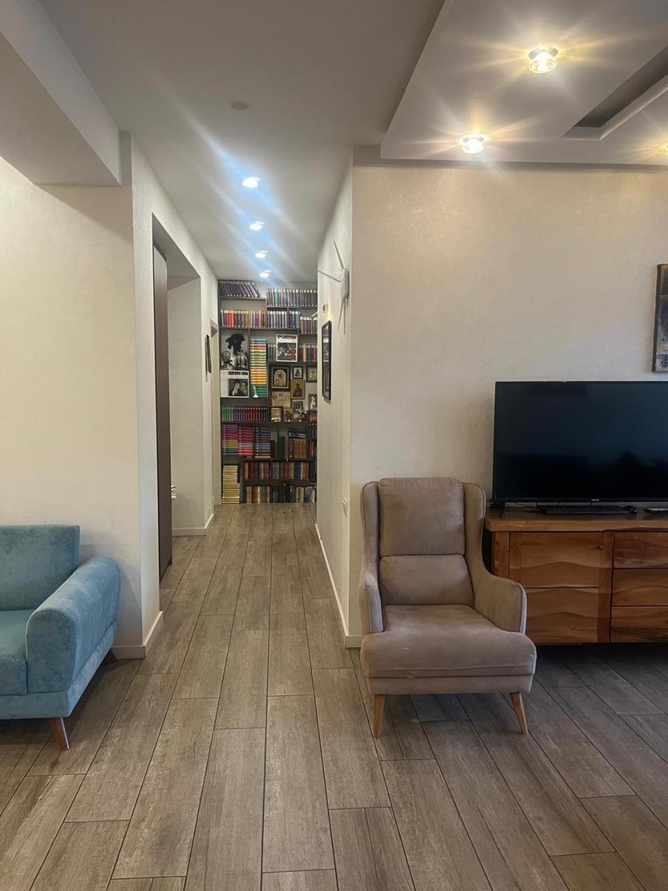 Panorama Khiliani Appartement Tbilisi Buitenkant foto